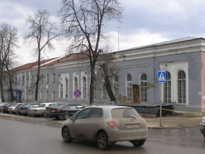 Дом, где с 1838 по 1846 г. проживал декабрист, театральный деятель И.Н. Горсткин, в 1913 г. бывал выдающийся шахматист А.А Алехин