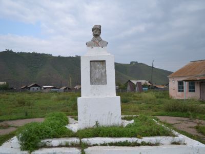 Братская могила 29-ти партизан, павших в 1920 г. в боях под Окино-Ключами и Новой Зардамой