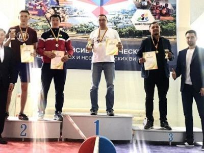 В соревнованиях по мас-рестлингу в Чувашии якутяне заняли лишь второе место