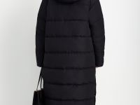 Утепленное пальто с капюшоном