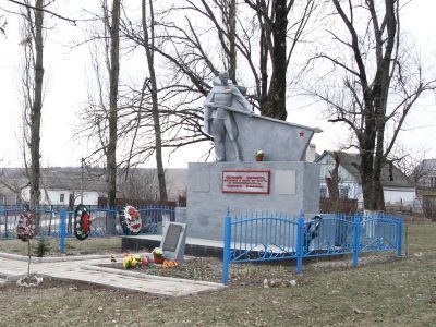 Братская могила 91 советского воина, погибшего в боях с фашистскими захватчиками