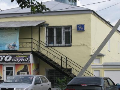 Двухэтажный полукаменный флигель