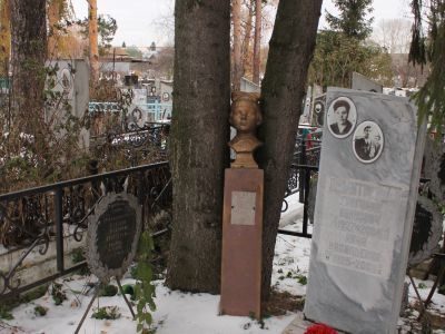 Надгробие на могиле Н. Горбуновой