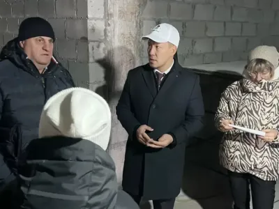 Виктор Романов проверил строительство двух школ, школы и детсада в Звездном / Семен Родионов   