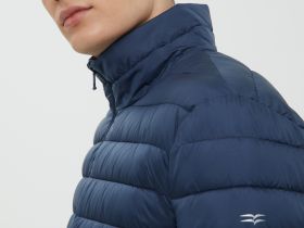 Стеганая куртка с воротником-стойкой