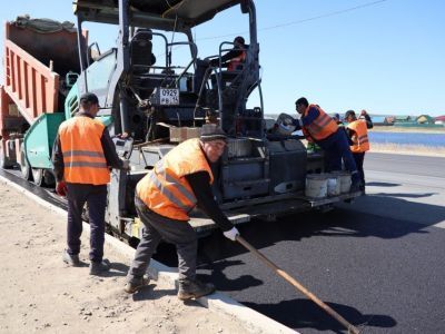 На автодороге «Нам» в Якутске уложили 1,5 км асфальтобетона