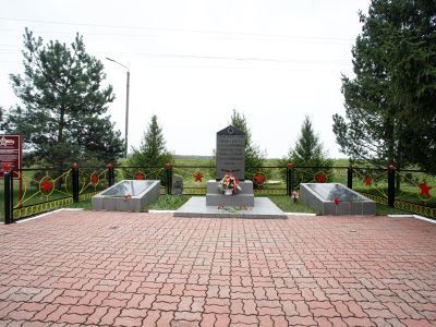 Братская могила советских воинов, погибших при взятии города Фридланд в январе 1945 года