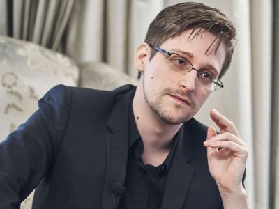 Эдвард Сноуден получил гражданство России