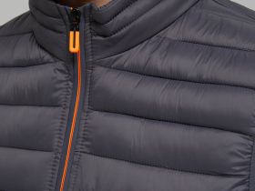 Утепленный стеганый жилет