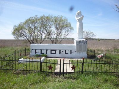 Братская могила с захоронением воинов, погибших в период Великой Отечественной войны 1941—1945 гг.