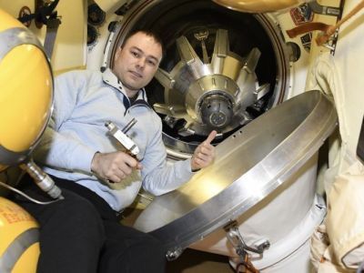 Школьники Удачного поздравили космонавта с днем рождения