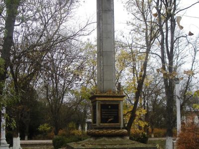 Памятный знак в честь воинов-односельчан, погибших в годы Великой Отечественной войны