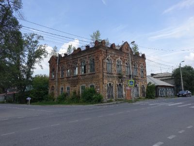 Дом жилой с магазином