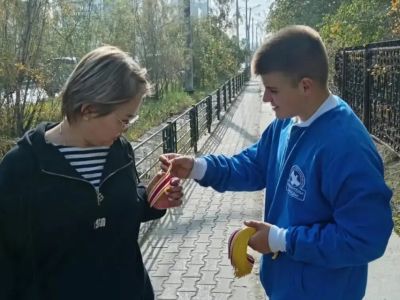 Волонтеры в Якутске раздали более 1500 лент «Дальневосточной Победы»