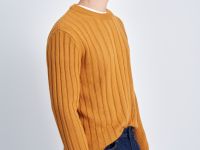 Джемпер с округлым вырезом прямого силуэта