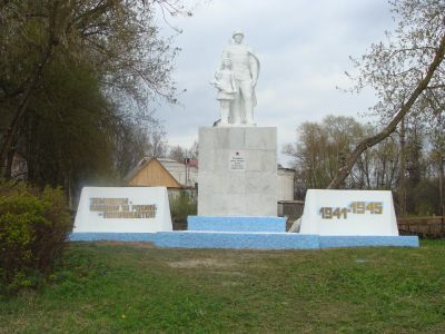 Братская могила 41 советского воина, погибшего в 1943 г. в боях с немецко-фашистскими захватчиками при освобождении села