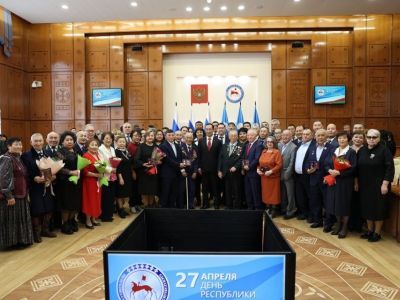 Государственные награды вручили якутянам в День республики