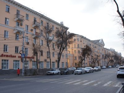 Ансамбль жилых и административных домов с площадью им. Ленина (быв. Мочажная, Адмиралтейская, Александровская), нач.18-сер.20вв