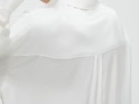 Блузка свободного силуэта с отложным воротником