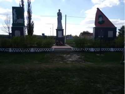 Братская могила воинов Советской Армии, погибших в феврале 1943 года