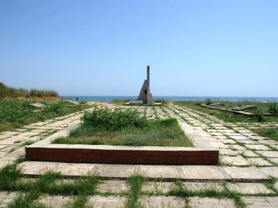 Братская могила советских воинов