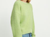 Джемпер свободного силуэта с объемными рукавами