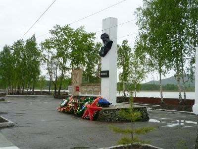 Памятник Герою Советского Союза Александру Константиновичу Сугоняеву