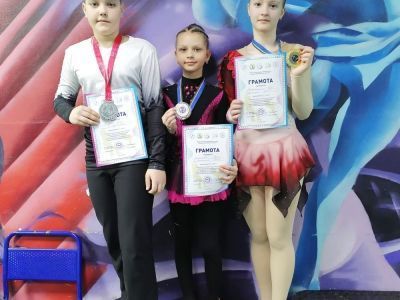 Фигуристы Удачного привезли медали первенства республики
