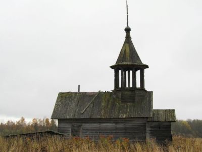 Часовня Михайловская с памятным крестом