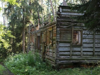 Деревянный дом с мезонином