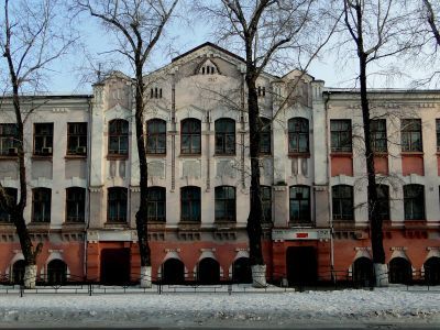 Здание межшкольного учебного производственного комбината