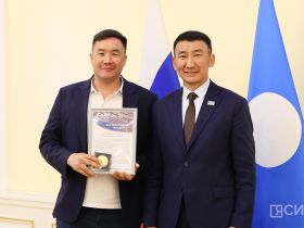 Сергей Местников наградил организаторов двух спартакиад в Якутии