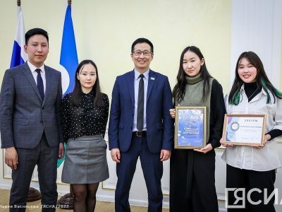 В Якутске наградили победителей конкурса дизайна билетов к 100-летию ЯАССР