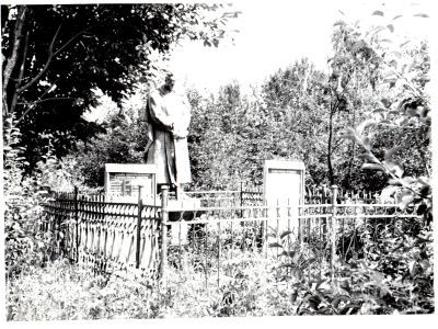 Братская могила советских воинов, погибших в боях с фашистами