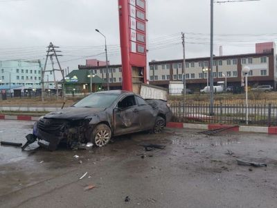 В Якутске пьяный водитель врезался в препятствие и столкнулся в Лексусом