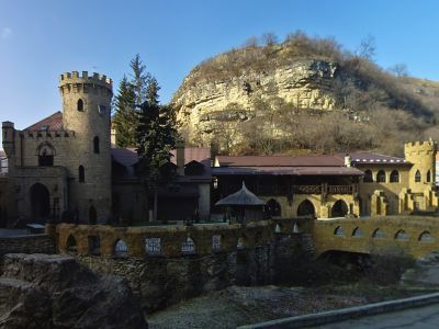 Скала и замок "Коварства и любви"