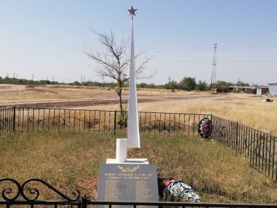 Братская могила советских воинов, погибших в период Сталинградской битвы