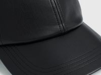 Бейсболка из искусственной кожи, Черный