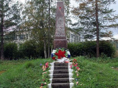 Памятник-обелиск курсантам военных училищ Ленинграда, защищавшим здесь подступы к Ленинграду в 1941 г.
