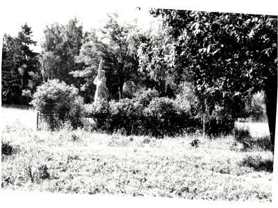 Братская могила советских воинов, погибших в боях с фашистами