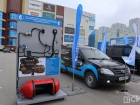 В Якутске на Комсомольской площади представили технику на газомоторном топливе