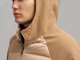 Стеганая куртка с наполнителем из натурального пуха