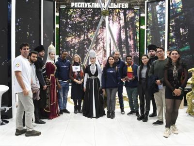 На выставке-форуме «Россия» проходят экскурсии для участников Всемирного фестиваля молодежи