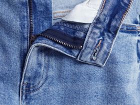 Прилегающие джинсы Mom, Голубой