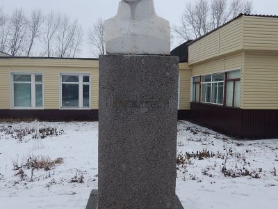 Памятник-бюст поэту-революционеру, уроженцу г. Рузаевки А.И. Полежаеву