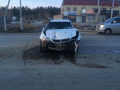 На Вилюйском тракте в Якутске столкнулись две машины