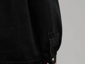 Джинсовая рубашка объемного кроя