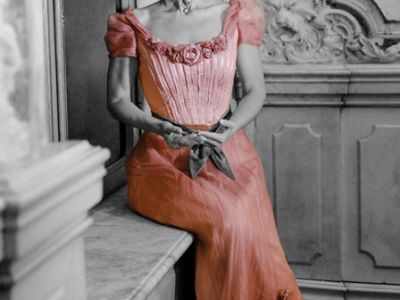 Розовое платье