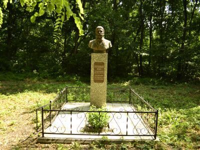 Могила ученого-селекционера и метеоролога, основателя метеорологической станции "Фенино", доктора сельскохозяйственных наук И.А.Пульман (1854-1938 гг.)