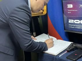 Петр Шамаев посетил волонтерские штабы в Мирном